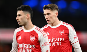 Viktor Gyokeres 'tàng hình', Arsenal thắng Wolves kịch tính nhờ quà biếu