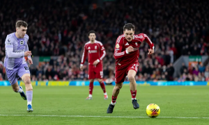 Màn trình diễn điểm 10 của Wirtz trước Brighton: Khi nhạc trưởng cũng biết 'đổ máu' vì Arne Slot