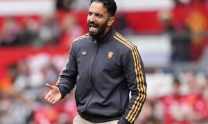 Ruben Amorim bật lại Paul Scholes: Huyền thoại M.U đang sống trong quá khứ