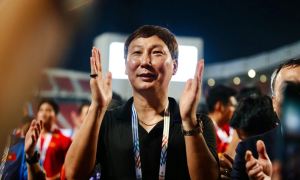 Báo Indonesia ngả mũ trước 'phù thủy' Kim Sang-sik sau kỳ tích SEA Games 33