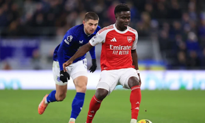 Arsenal trở lại đỉnh bảng Ngoại hạng Anh: Bukayo Saka gửi thông điệp 'thép' tới Man City