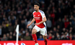 Lee Dixon ca ngợi Saliba là 'đẳng cấp thế giới' sau màn trình diễn siêu hạng trước Crystal Palace