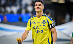 Ronaldo nói lời chia tay bóng đá để trở về bên gia đình