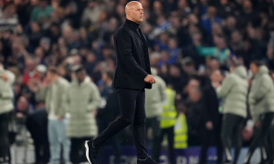 Liverpool khủng hoảng: Slot thú nhận thiếu hậu vệ trước West Ham