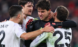 Không sợ bóng ma Schmeichel, Lammens tự tin viết lại lịch sử ở Old Trafford