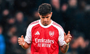 Arteta tin cạnh tranh hàng thủ sẽ giúp Arsenal nâng tầm, trao cơ hội Hincapie ở Carabao Cup