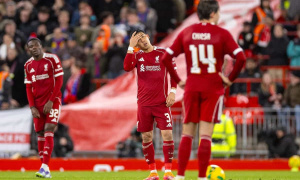 Oliver Glasner gay gắt: Gọi đội hình Liverpool yếu là 'thiếu tôn trọng'