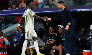 Xabi Alonso gặp riêng Vinicius Junior sau lời xin lỗi, khép lại drama El Clásico