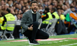 HLV Valencia tuyên bố 'tìm ra điểm yếu' của Real Madrid trước trận đại chiến Bernabeu