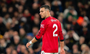 CĐV Manchester United 'nóng mặt' với Diogo Dalot sau trận hòa Nottingham Forest