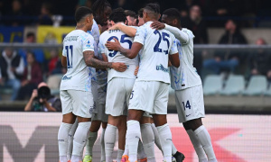Inter Milan thắng kịch tính Verona nhờ bàn phản lưới phút bù giờ, áp sát ngôi đầu Napoli