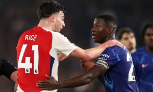 Carragher: Caicedo và Rice là hai tiền vệ hay nhất thế giới hiện nay