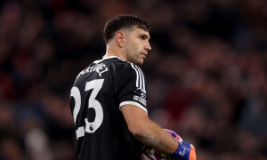 Man Utd dập tan tin đồn Emiliano Martinez: Jason Wilcox xác nhận chọn Senne Lammens vì kế hoạch dài hạn