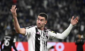 Vlahovic là 'món hời' nhưng Man Utd ưu tiên tuyến giữa