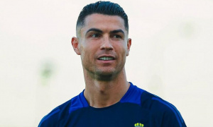 Ronaldo tiết lộ máy bay riêng 60 triệu euro là món đồ đắt nhất, cùng Felix gây náo loạn sân bay Tabuk