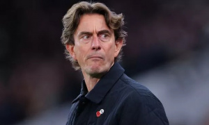 Eberechi Eze lập hat-trick, CĐV Arsenal đồng loạt “cà khịa” Thomas Frank