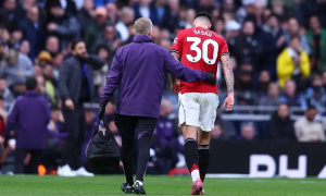 Man United lâm nguy: Benjamin Sesko chấn thương, HLV Amorim bất lực vì không thể gọi lại Rasmus Hojlund