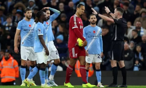 Cựu trọng tài Chris Foy: bàn thắng Van Dijk không được công nhận là đúng quy trình VAR