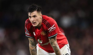 Man United trả giá khi Mateta rẻ hơn Sesko 48 triệu lại tỏa sáng rực rỡ