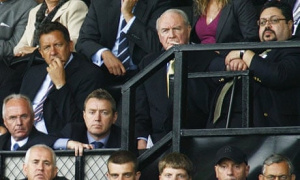 Russell King dụ dỗ Sven-Goran Eriksson vào vụ lừa đảo thế kỷ của bóng đá Anh