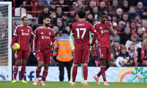 Địa chấn tại Anfield: Savona nhân đôi cách biệt, Forest đứng trước lịch sử sau 62 năm