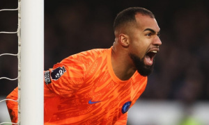 Robert Sanchez khiến Enzo Maresca 'nổi đóa' nhưng vẫn là chốt chặn không thể thay thế