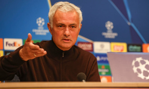 Jose Mourinho tuyên bố 'chung kết' với Ajax, mỉa mai truyền thông thêu dệt