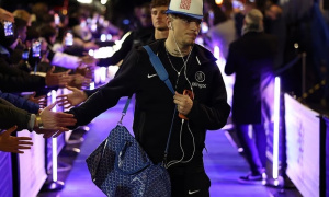 Garnacho lại gây tranh cãi: Bị tiền bối 'nắn gân' vì chiếc mũ, HLV Maresca lập tức ra mặt bảo vệ