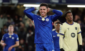 Enzo Fernandez chê bai chiến thuật của Hansi Flick, Alan Shearer gọi hàng thủ Barca là 'điên rồ'