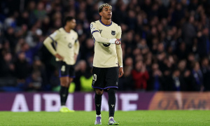 Yamal trải nghiệm đêm buồn tại Stamford Bridge: Bị CĐV Chelsea so sánh tàn nhẫn với Estevao