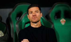 Real Madrid khủng hoảng cục bộ: Xabi Alonso cô độc giữa 'bão' chỉ trích và mâu thuẫn với Vinicius
