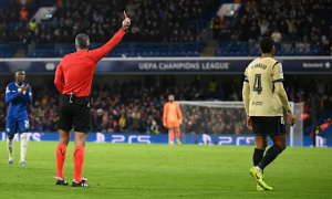 Thảm họa thẻ đỏ nhấn chìm Barcelona: Araujo và vòng lặp bi kịch tại Champions League