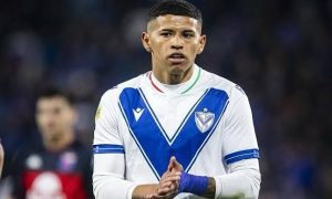 Dính án treo giò từ FIFA, Velez Sarsfield trả 'người hùng nhập tịch' hụt về Brazil