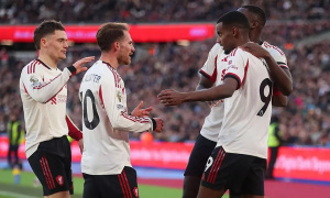 Mac Allister tiết lộ về 'bom tấn' Isak: Trầm tính đến mức không cười khi ghi bàn