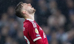 Liverpool mất Conor Bradley vì thẻ vàng thứ 5, Arne Slot đau đầu với bài toán nhân sự