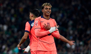 Lamine Yamal: Sự tiến hóa của một thiên tài bóng đá, từ cánh phải đến vai trò hộ công