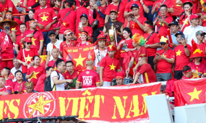 Khán giả khốn đốn với cuộc 'săn vé' trận chung kết U22 Việt Nam và U22 Thái Lan