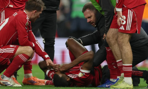 Liverpool thắng Tottenham 2-1 nhưng Isak dính chấn thương nghiêm trọng