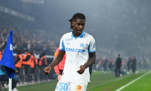 Chelsea theo dõi Darryl Bakola sau màn bùng nổ Champions League