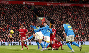 Liverpool đối mặt khủng hoảng phòng ngự từ bóng chết, Arne Slot cần giải quyết