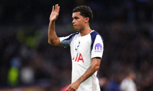 Brennan Johnson vẫn xem xét các lựa chọn sau thỏa thuận với Crystal Palace