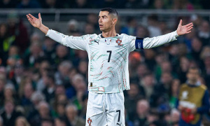 Ronaldo mất kiểm soát, HLV CH Ireland đáp trả khiến tất cả bất ngờ
