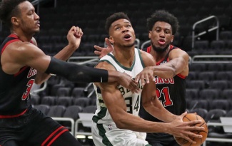 Lịch thi đấu NBA 22/1: Lakers trở lại? Đại chiến Bucks - Bulls