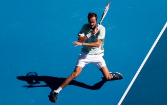 Medvedev vào vòng 4 Australian Open