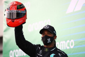Hamilton cân bằng kỷ lục của Schumacher