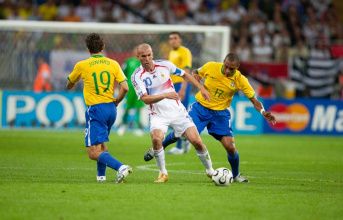 Tiền vệ kiến thiết, những bộ não thiên tài trên thảm cỏ