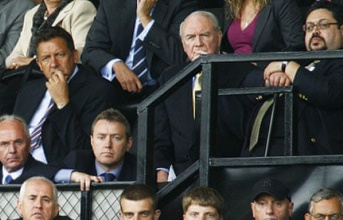 Russell King dụ dỗ Sven-Goran Eriksson vào vụ lừa đảo thế kỷ của bóng đá Anh