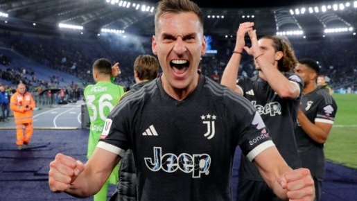 Thua sốc, Juventus vẫn vào chung kết cúp QG