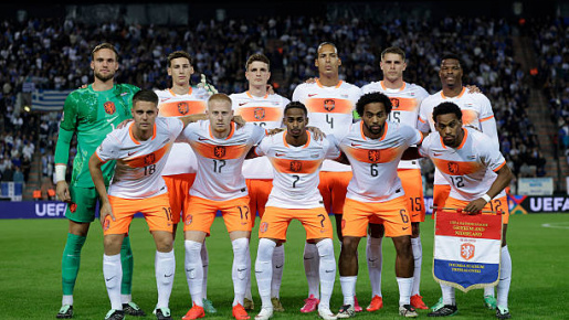 Chấm điểm Hà Lan: Van Dijk cứu rỗi; Van Bommel gây họa