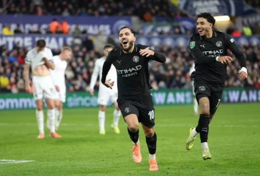 Man City ngược dòng hạ Swansea giành vé tứ kết EFL Cup
